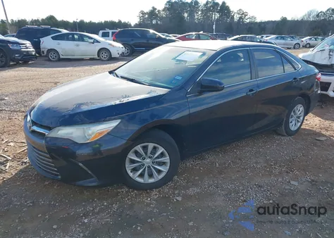 2015 Toyota Camry Le z USA, uszkodzony, nr VIN 4T1BF1FK8FU965157